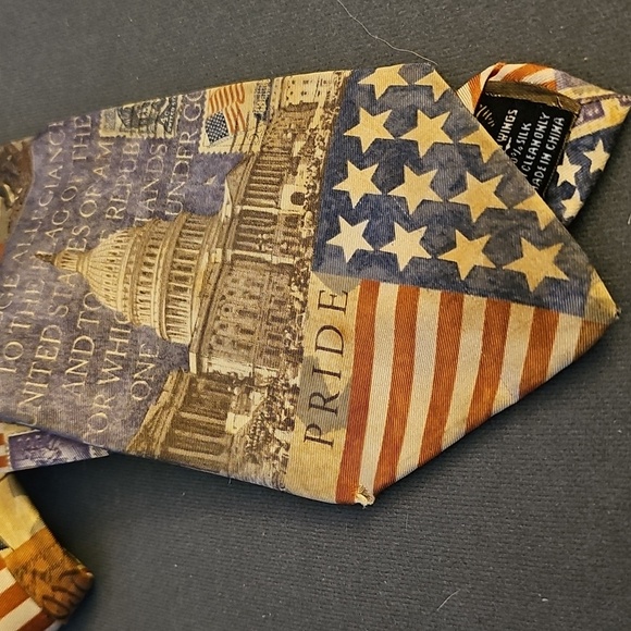 Patriotic Themed Men's Tie. 100% Silk By EAGLES WINGS - Picture 2 of 6
